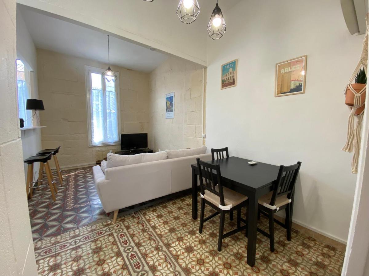 Le 23 - 2Eme Etage Arles Exterior photo