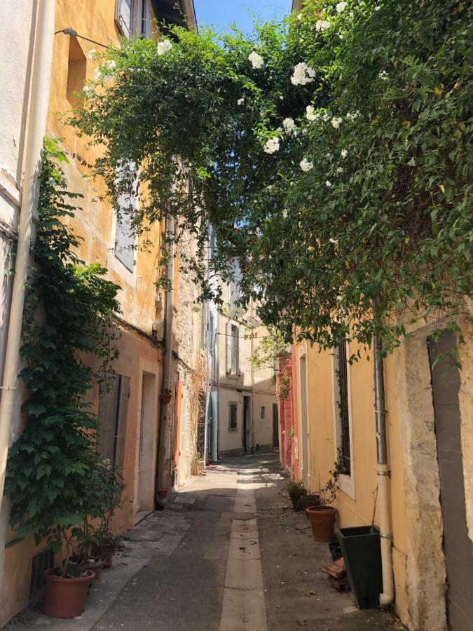 Le 23 - 2Eme Etage Arles Exterior photo